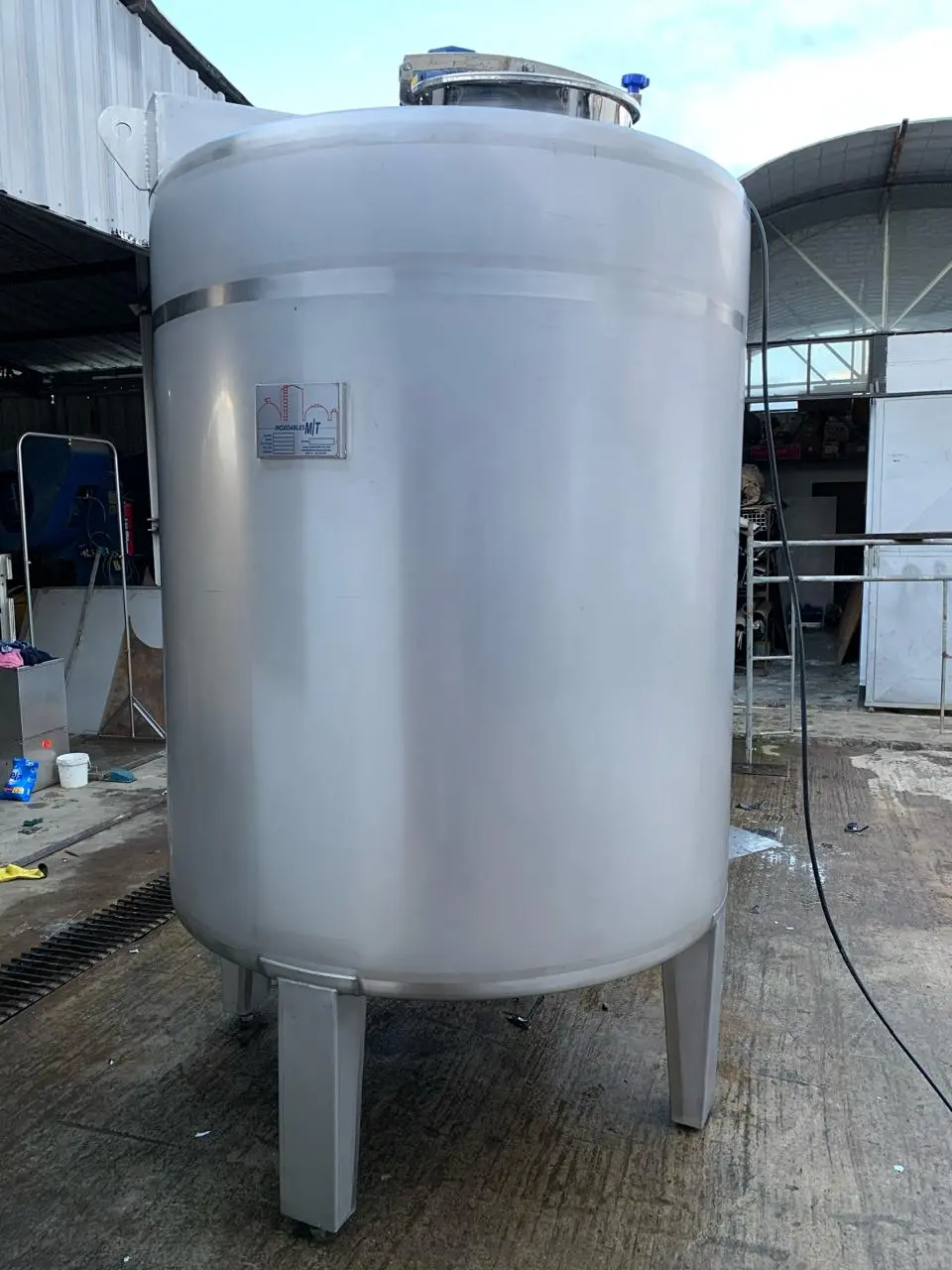 Tanque de almacenamiento de 1000 L con chaqueta aislante